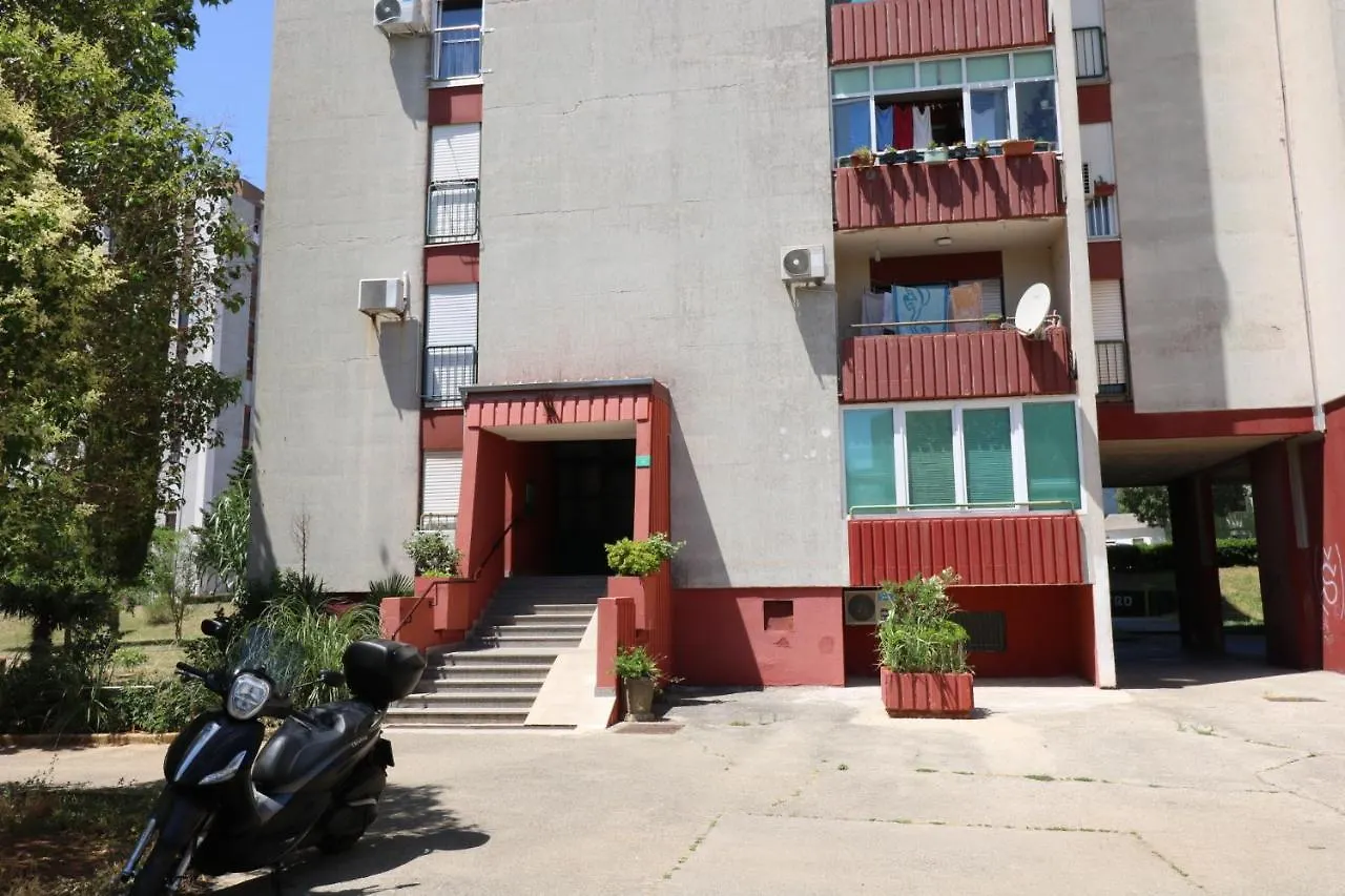 Tina Apartment Pula 0*,